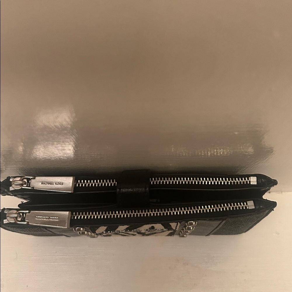 Michael Kors Jet Set Striped Calf Hair Double Zip Phone Wallet in MK Print - Picture 5 of 12